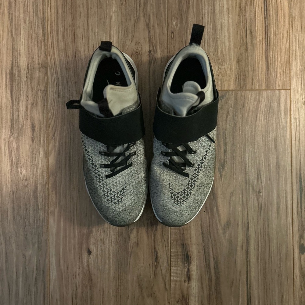 Nike lifting sneakers